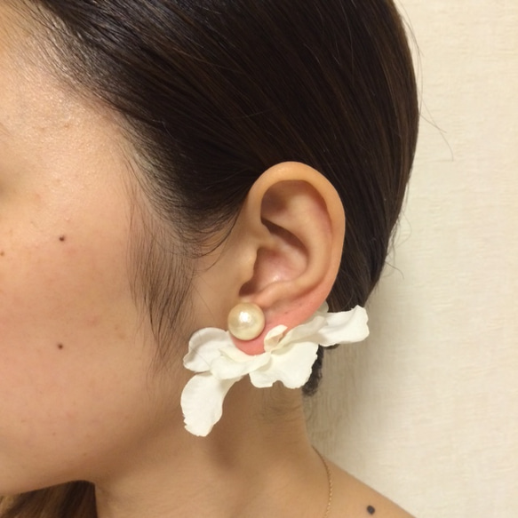 hanaピアス　【white】 2枚目の画像