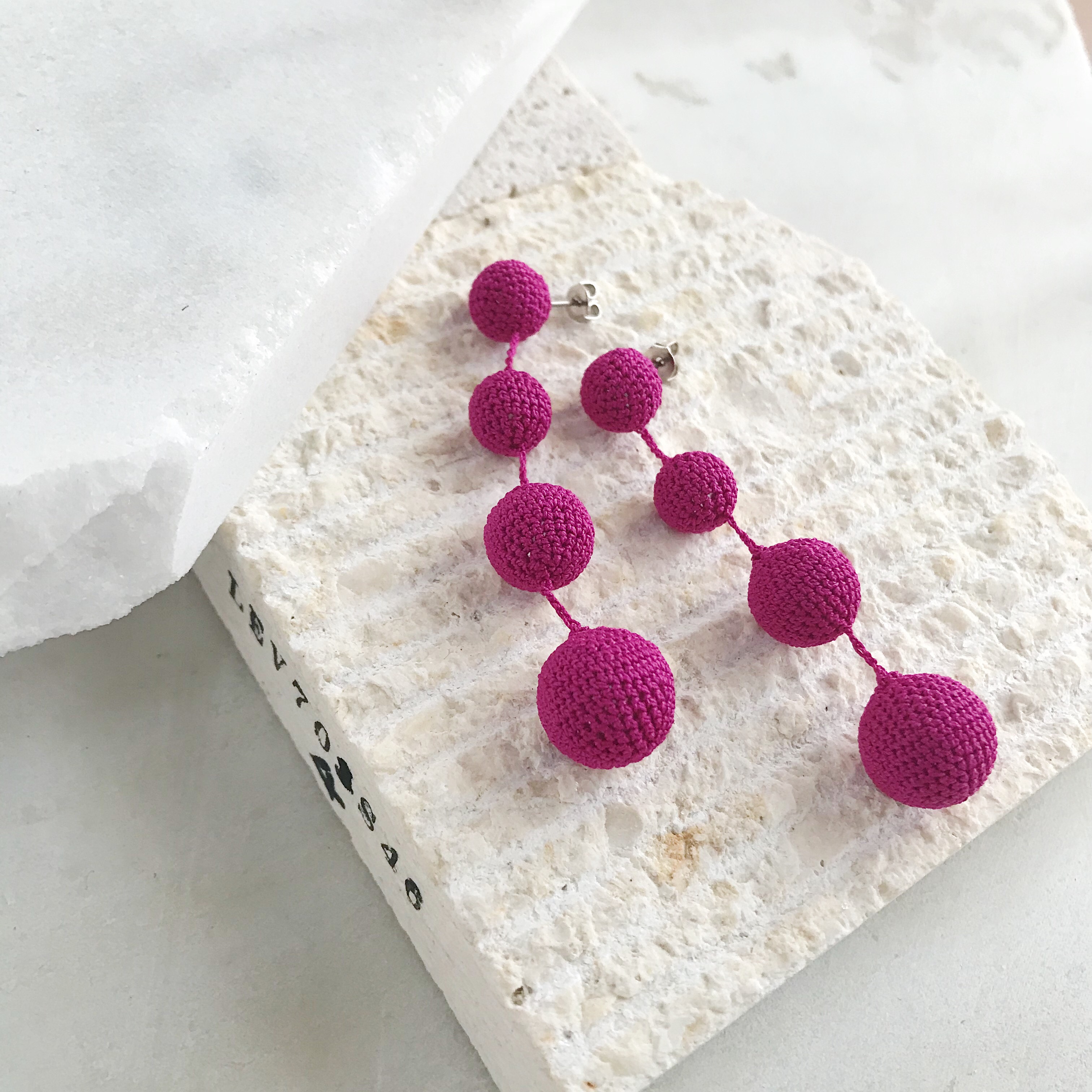 デカ編み玉イヤリング/ピアス 山ぶどう