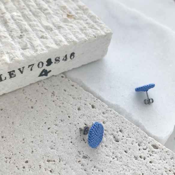 レース編み皿ピアス ライトブルー 1枚目の画像