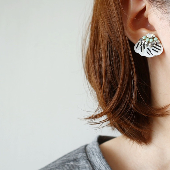 水晶貝殼款式亮片珠繡耳環（鑲邊）/時尚春夏 第9張的照片