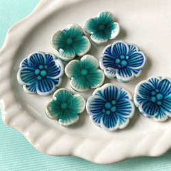 藍色のお花のピアス(陶器) 5枚目の画像