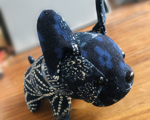 円形ショルダーバッグ　パッチワーク・うさぎ型抜・ハンドメイド・型染・絣・藍染 形ショルダーバッグ パッチワーク・うさぎ型抜・ハンドメイド