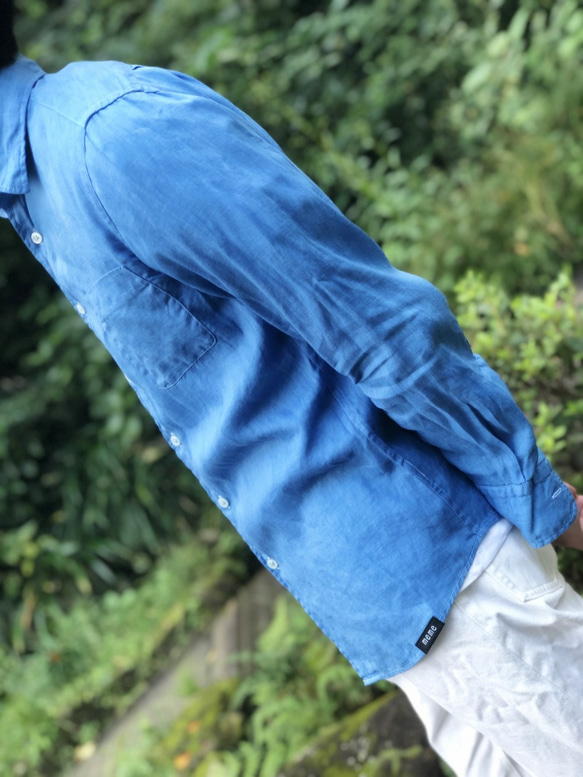 本藍染リネンシャツ・淡 2枚目の画像
