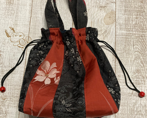 ハンドメイド 巾着トートバッグ 異素材パッチ リメイク DD缶バッジ付き♡ ハンドメイド 巾着トートバッグ 異素材パッチ リメイク DD缶