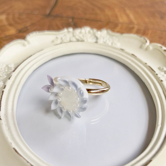 つまみ細工 幻想花の指輪 レインボームーンストーン 3枚目の画像
