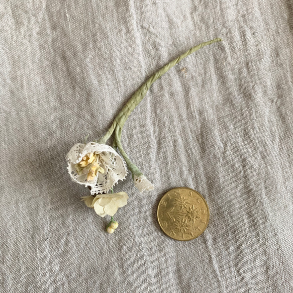 アンティークレースの小さな花付き小枝C 6枚目の画像