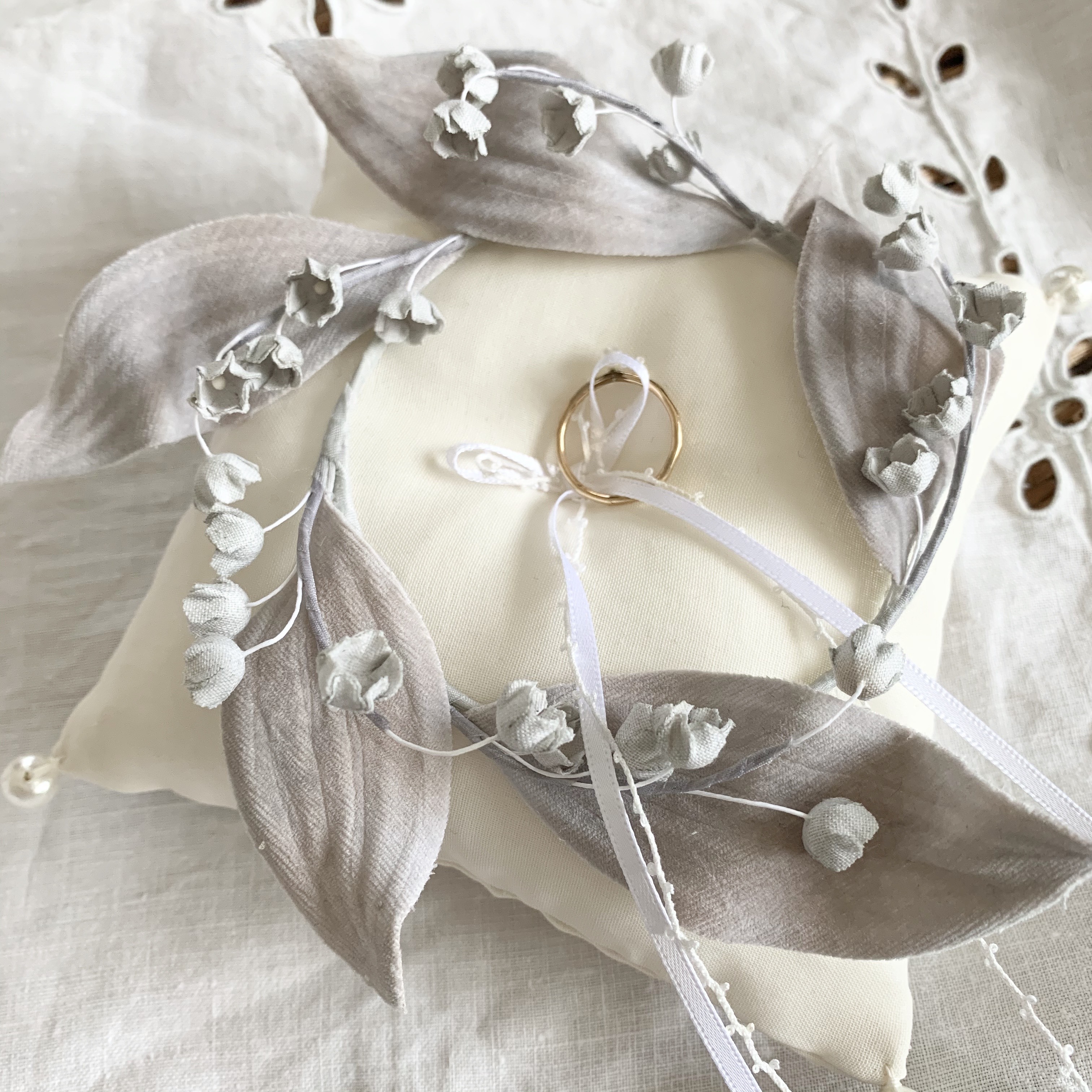 シルバーグレースズラン❤︎オーガンジーリングピロー