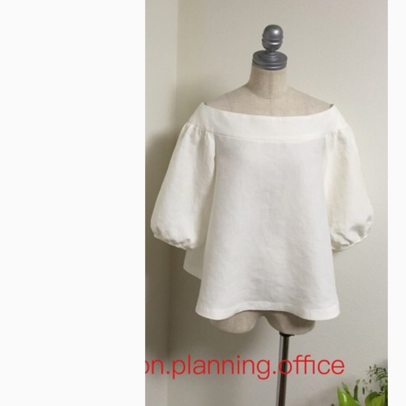 大人可愛い　Aライン　ヨーク後タック　オフショルダー