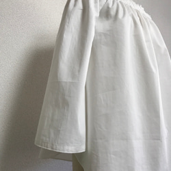 オフショルダー　女性らしいシルエット  シンプルな袖　コットン素材　 2枚目の画像