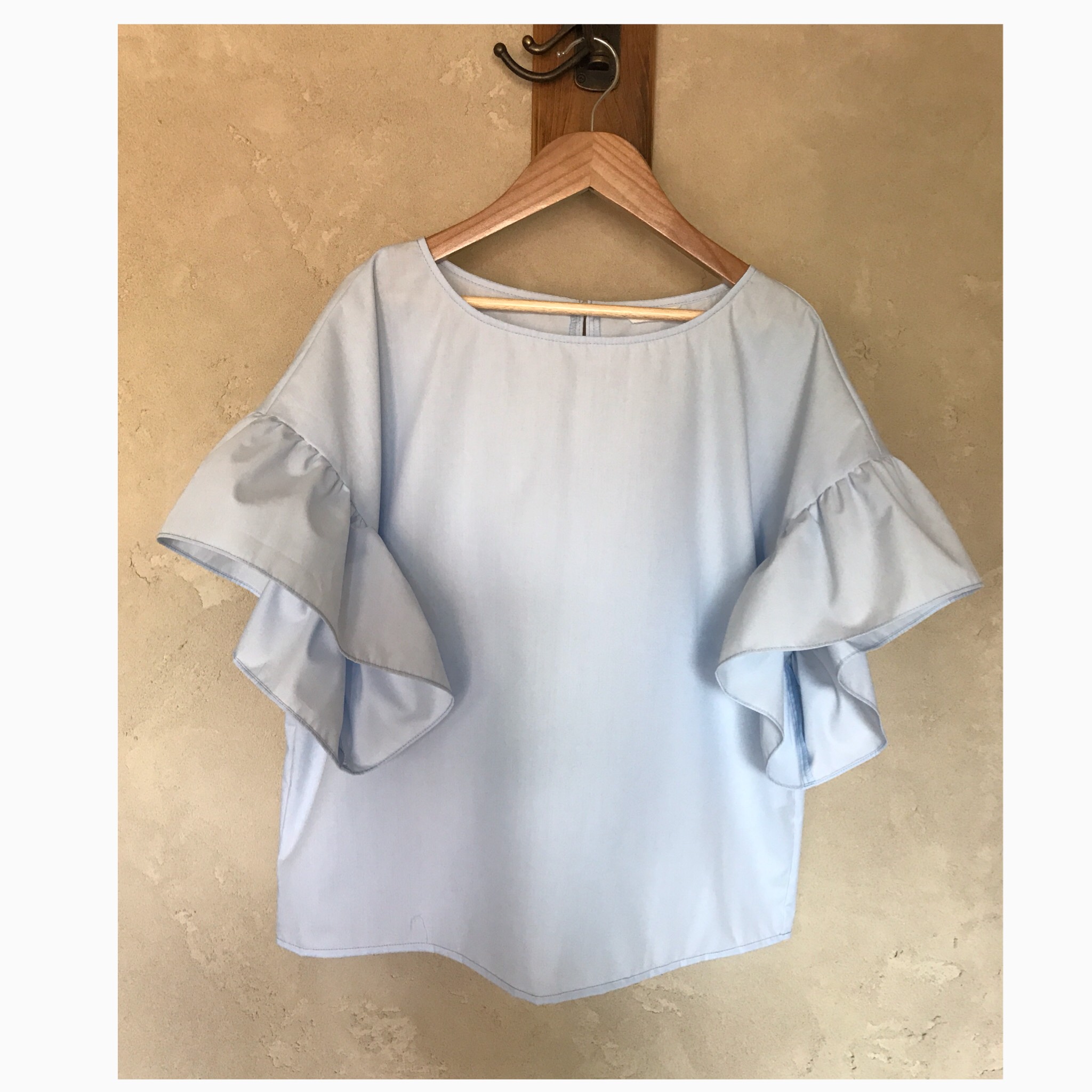 サックス色cotton!! ワイドな袖のギャザーが可愛い！フワット感がいい！