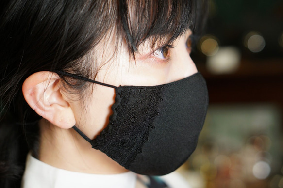 【セール】エレガントなレース付き布マスク／ブラック 2枚目の画像