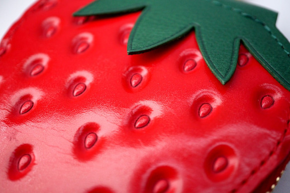 ヘタ付きいちごなキーケース（牛革製） 2枚目の画像
