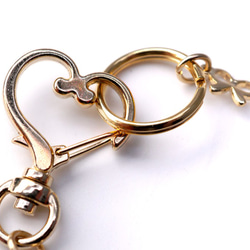 いちごな豆がま口のバッグチャーム（リボン型チェーン&お花） 4枚目の画像