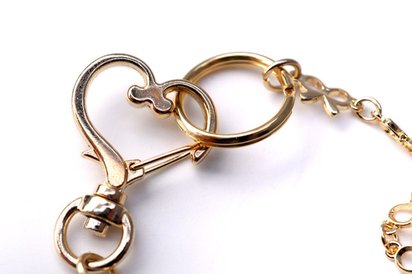 いちごな豆がま口のバッグチャーム（リボン型チェーン&お花） 4枚目の画像