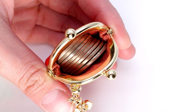 いちごな豆がま口のバッグチャーム（リボン型チェーン&お花） 7枚目の画像