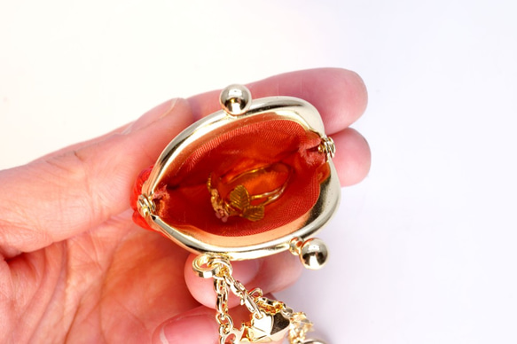 いちごな豆がま口のバッグチャーム（リボン型チェーン&お花） 8枚目の画像