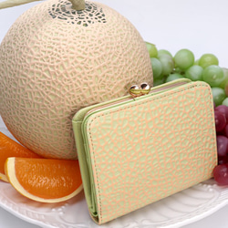 クラウンメロンな2つ折りがま口財布(牛革製） 1枚目の画像