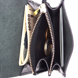 身軽にキメたい時のコンパクト財布｜ぷっくり型・レトロな黒薔薇レザー 5枚目の画像