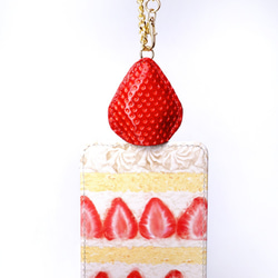 飛び出す苺のショートケーキなパスケース（リール付き定期入れ）／牛革製 2枚目の画像