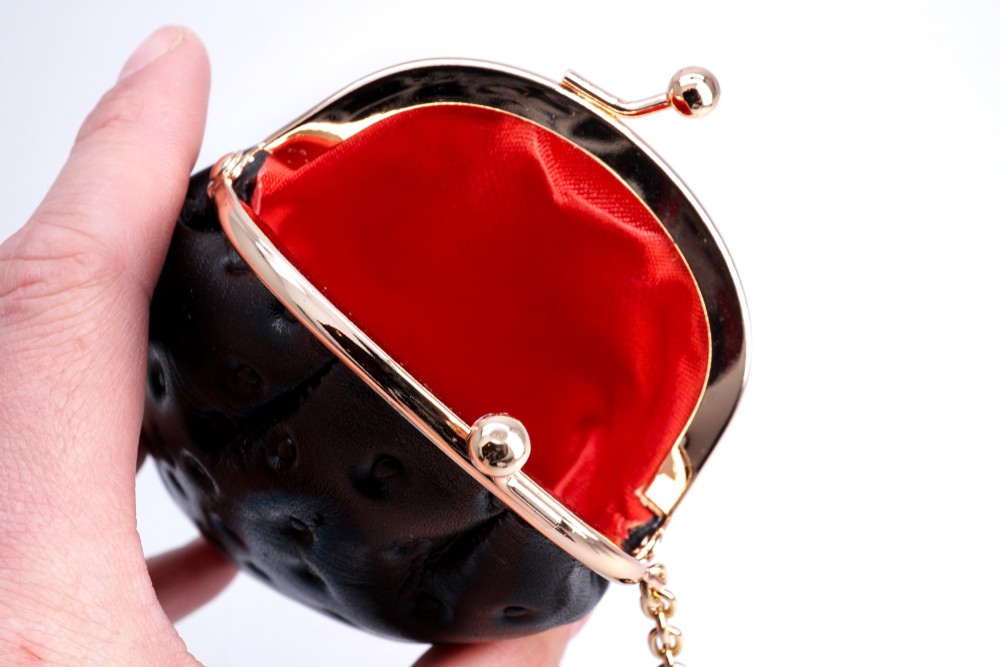 黒苺がま口小銭入れ（牛革製）