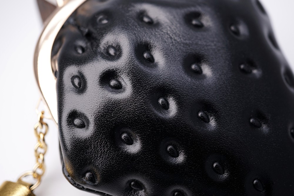 黒苺がま口小銭入れ（牛革製）