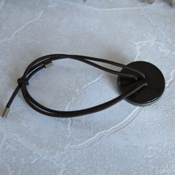 こっくり　炭×ウォルナット　レトロボタンヘアゴム　ヴィンテージボタンヘアゴム 6枚目の画像