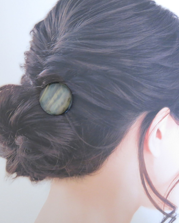 稀少　シェルのような美しさ　ジャパンヴィンテージボタンのポニーフック　ヘアカフス　① 6枚目の画像