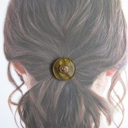 大きめヘアカフス　アンティークボタンのポニーフック　ゴールド×マスタードマーブル 7枚目の画像