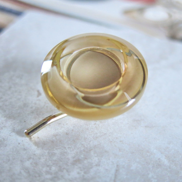 コスモ　ゴールド×シルバーリング　ベージュ系　レトロボタンのポニーフック　ヘアカフス 4枚目の画像