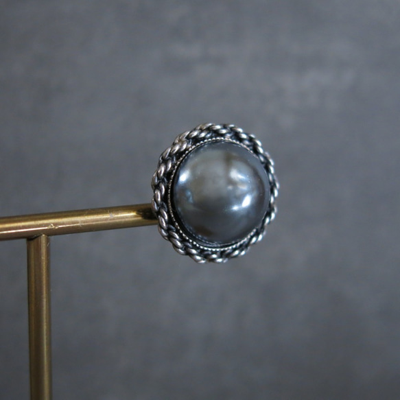 新入荷☆19ｍm　黒真珠のような美しさ　ヴィンテージボタンピアス　パールピアス　ブラックパール　アンティークイヤリング 5枚目の画像