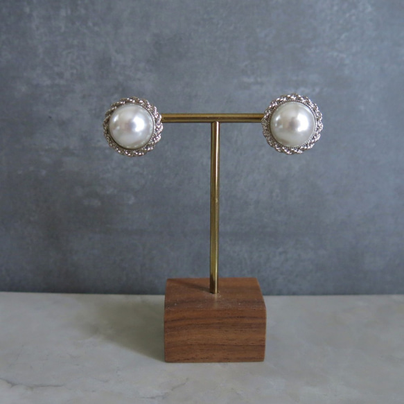 新入荷☆19ｍm　真珠のような美しさ　シルバー×ホワイトパールピアス/パールイヤリング　ヴィンテージボタンイヤリング 4枚目の画像