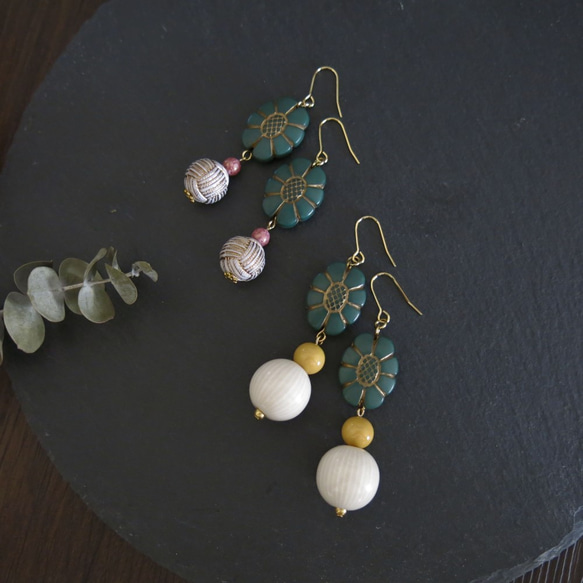 vintage green flower × ivory round　レトロピアス 8枚目の画像