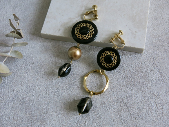 アシンメトリーイヤリング レトロボタンイヤリング / レトロボタン