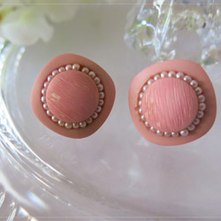 レディな雰囲気のヴィンテージボタンのイヤリング☆ピンク 2枚目の画像