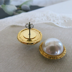 ★【ピアス】19mm 真珠のような美しさ　アンティークボタンピアス　パールピアス　ヴィンテージボタンピアス 4枚目の画像