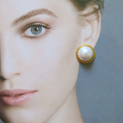 ★【ピアス】19mm 真珠のような美しさ　アンティークボタンピアス　パールピアス　ヴィンテージボタンピアス 6枚目の画像