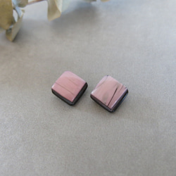 mini タイルのようなマーブル　くすみピンク　スクエアヴィンテージボタンピアス /  イヤリング　 3枚目の画像