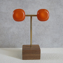 ビビッドオレンジ　スクエアレトロボタン　一粒イヤリング　ヴィンテージボタンイヤリング 3枚目の画像