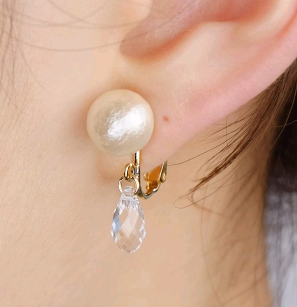 棉珍珠與多面切割施華洛世奇水滴夾式耳環 第5張的照片