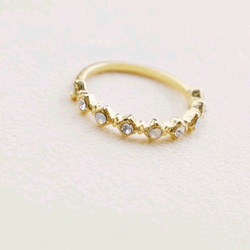 白色蛋白石×水晶◇施華洛世奇半環裝飾戒指 第5張的照片