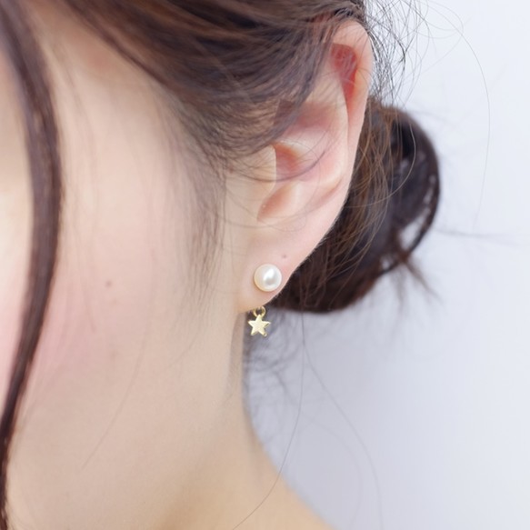 14kgf 耳環或耳環 ◇金屬星星吊飾 x 珍珠 填充金，適合金屬過敏 &lt;93&gt; 第1張的照片