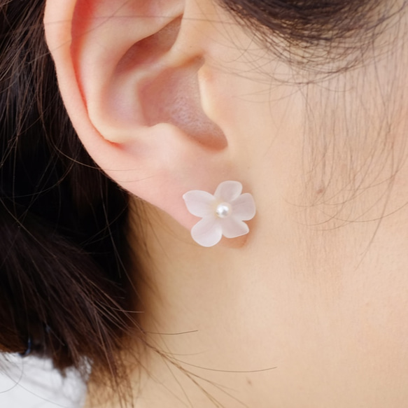 14kgf 耳環或耳環◇ 簡單花朵～白色或橘色～&lt;95&gt; 第1張的照片