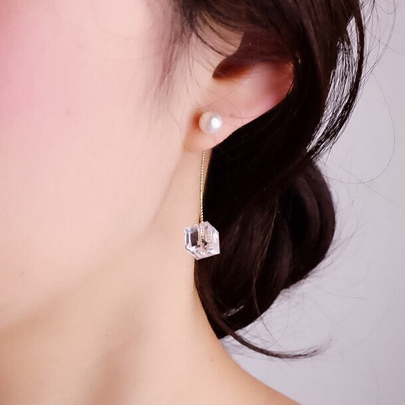 <p_212>立方施華洛世奇和珍珠捕捉線耳環 第4張的照片