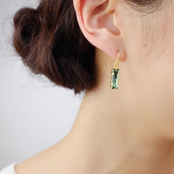 我改變了頁面。 &lt;222&gt; Stick Swarovski Earrings ~ Erinite Green or 第2張的照片