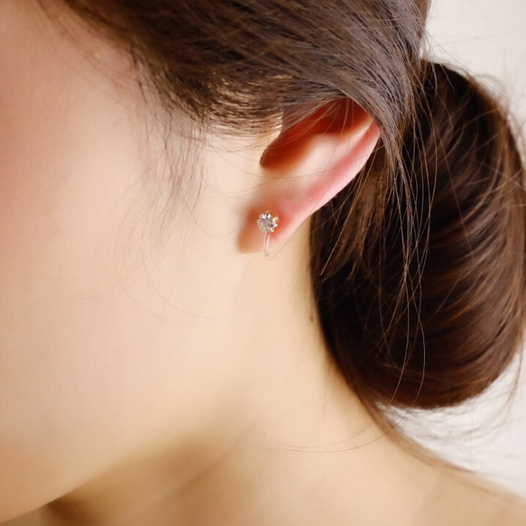 [耳環（樹脂無孔耳環）] 方晶鋯石和珍珠捕獲耳環<n_295> 第2張的照片