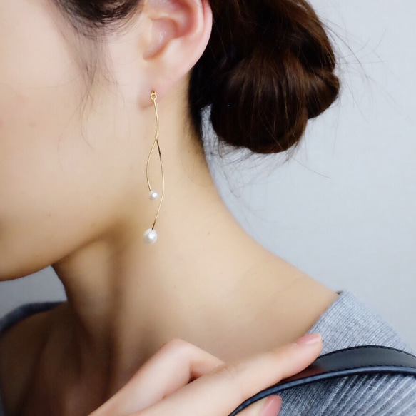 AMERA DRESSING レディースピアス　送料込み　パールピアス ピアスorイヤリング◇パールのウェーブアメリカンピアス<327