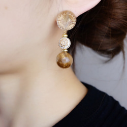 復古風~復古金×白~耳夾式耳環（可改夾式耳夾・螺旋式耳夾） 第3張的照片