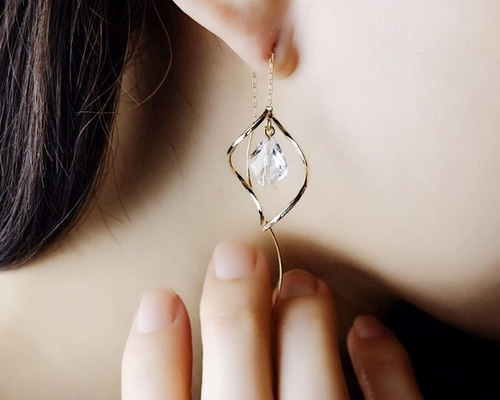 ピアスorイヤリング◇ショートひねりドロップフレームとクリスタルの