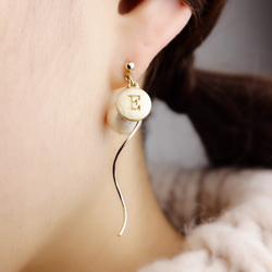 <n_382> [耳環（非樹脂孔）]可選縮寫*棉珍珠和波浪線耳環 第2張的照片