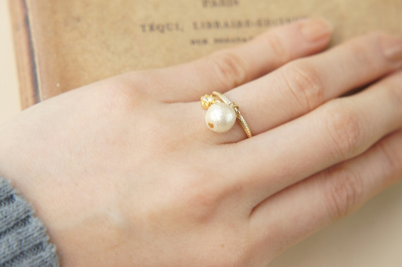 方晶鋯石與棉珍珠的戒指 第5張的照片